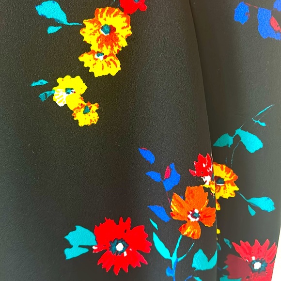 Gorgeous Calvin Klein women’s dress, sleeveless, black and multicolored flowers - Picture 2 of 5